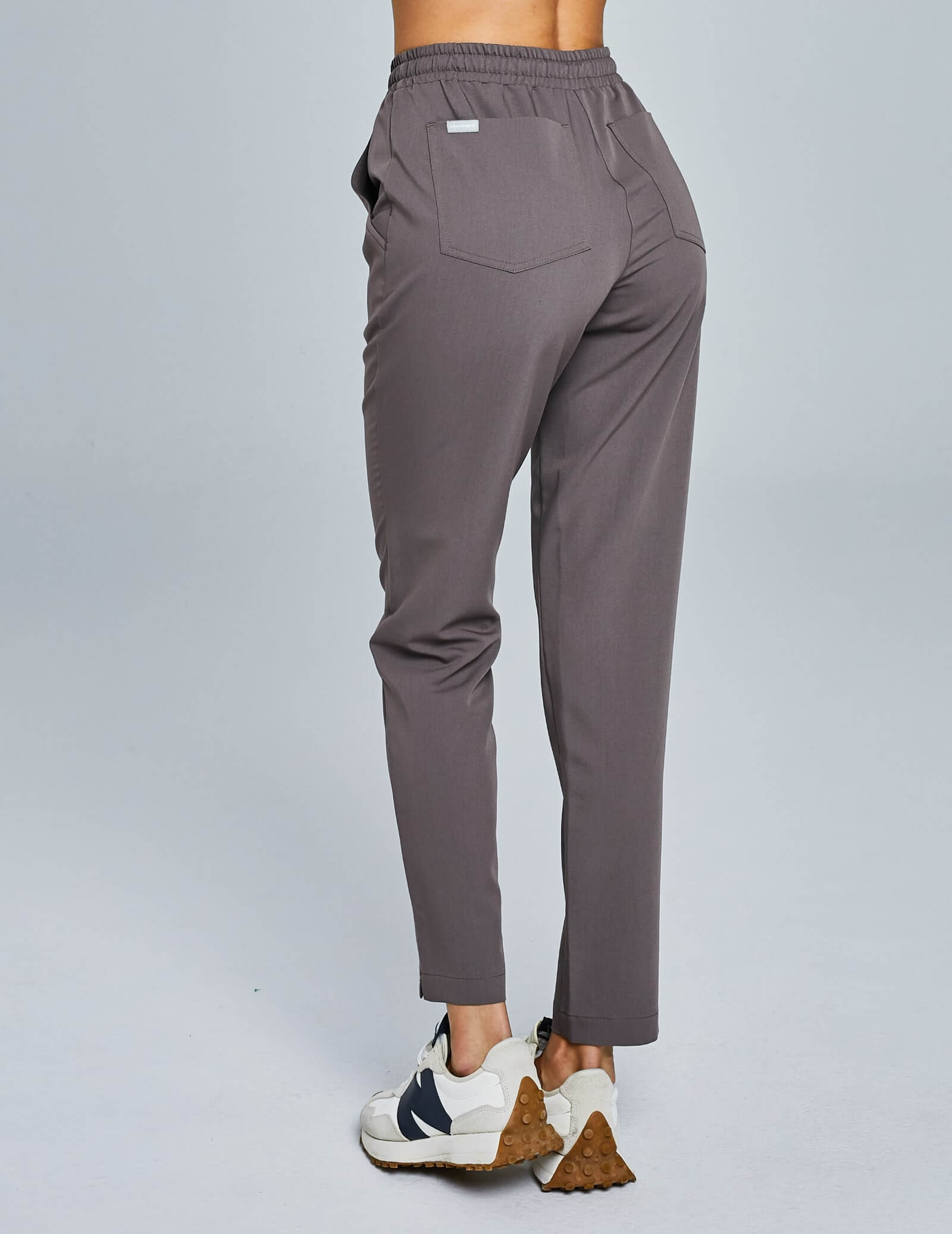 Pantaloni pentru femei Basic - CHOCOLATE BROWN Pantaloni pentru femei Basic - CHOCOLATE BROWN
