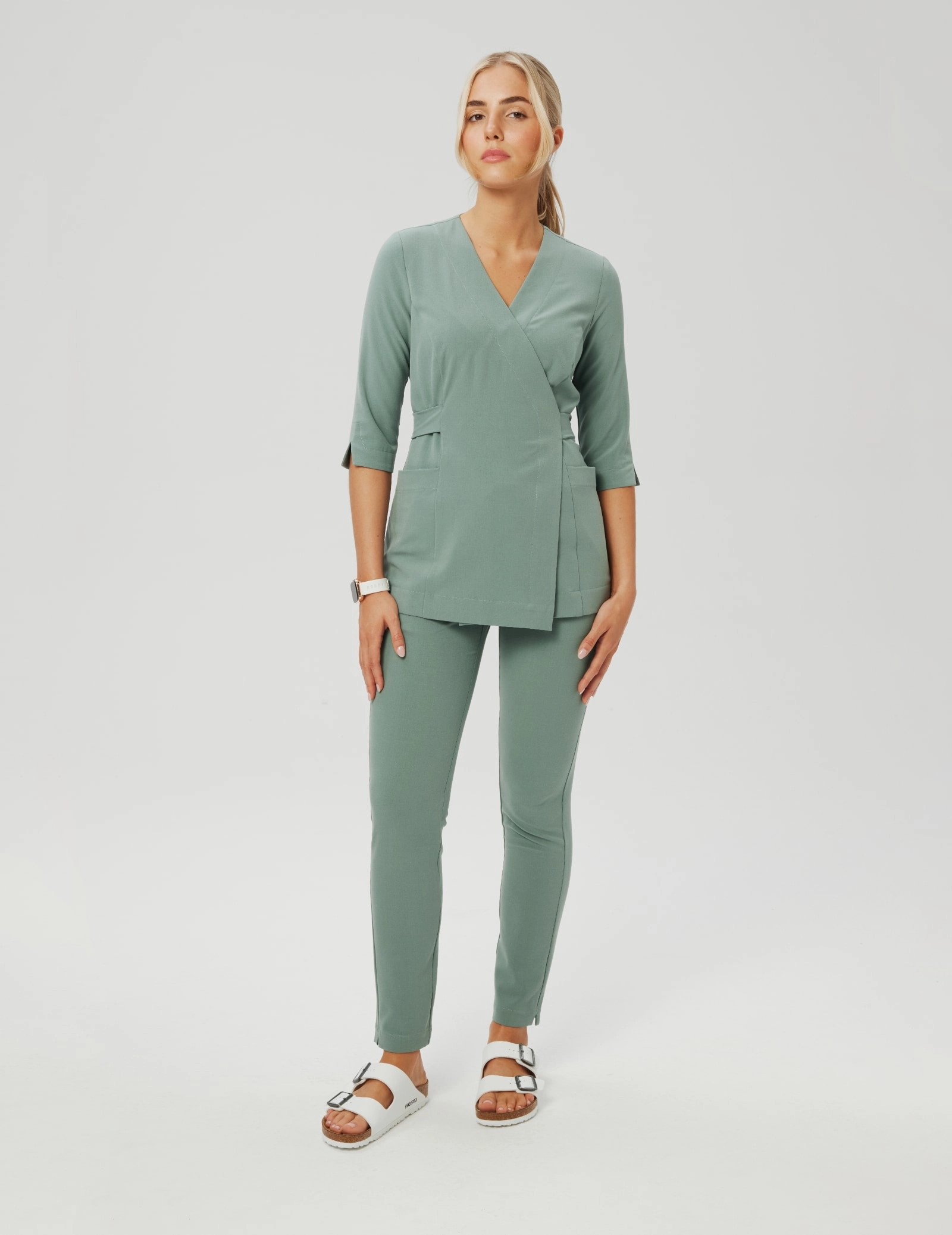 Bluză medicală legată Rosalie - WOODROSE Bluză medicală legată Rosalie - WOODROSE