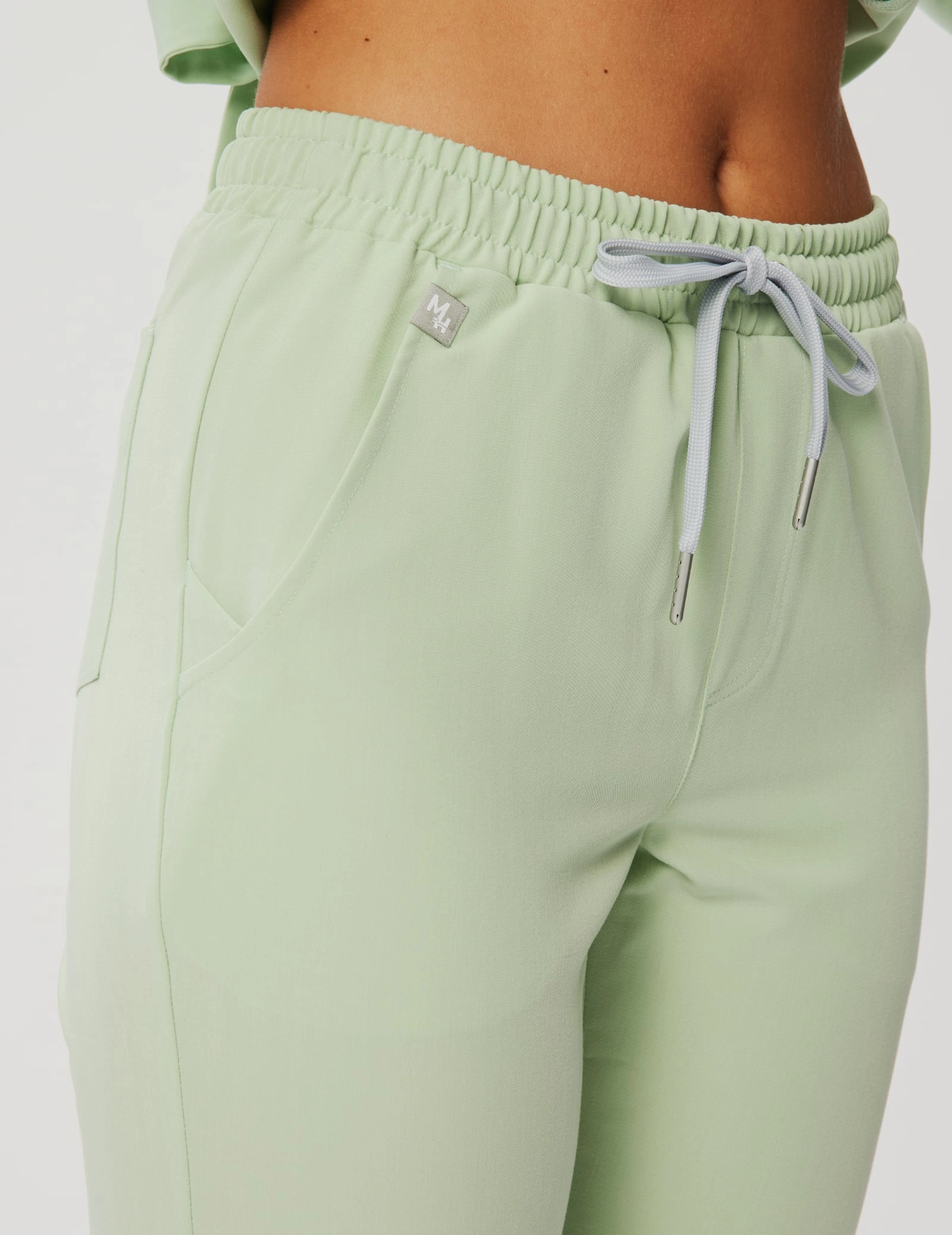 Pantaloni pentru femei Basic - MATCHA LATTE Pantaloni pentru femei Basic - MATCHA LATTE