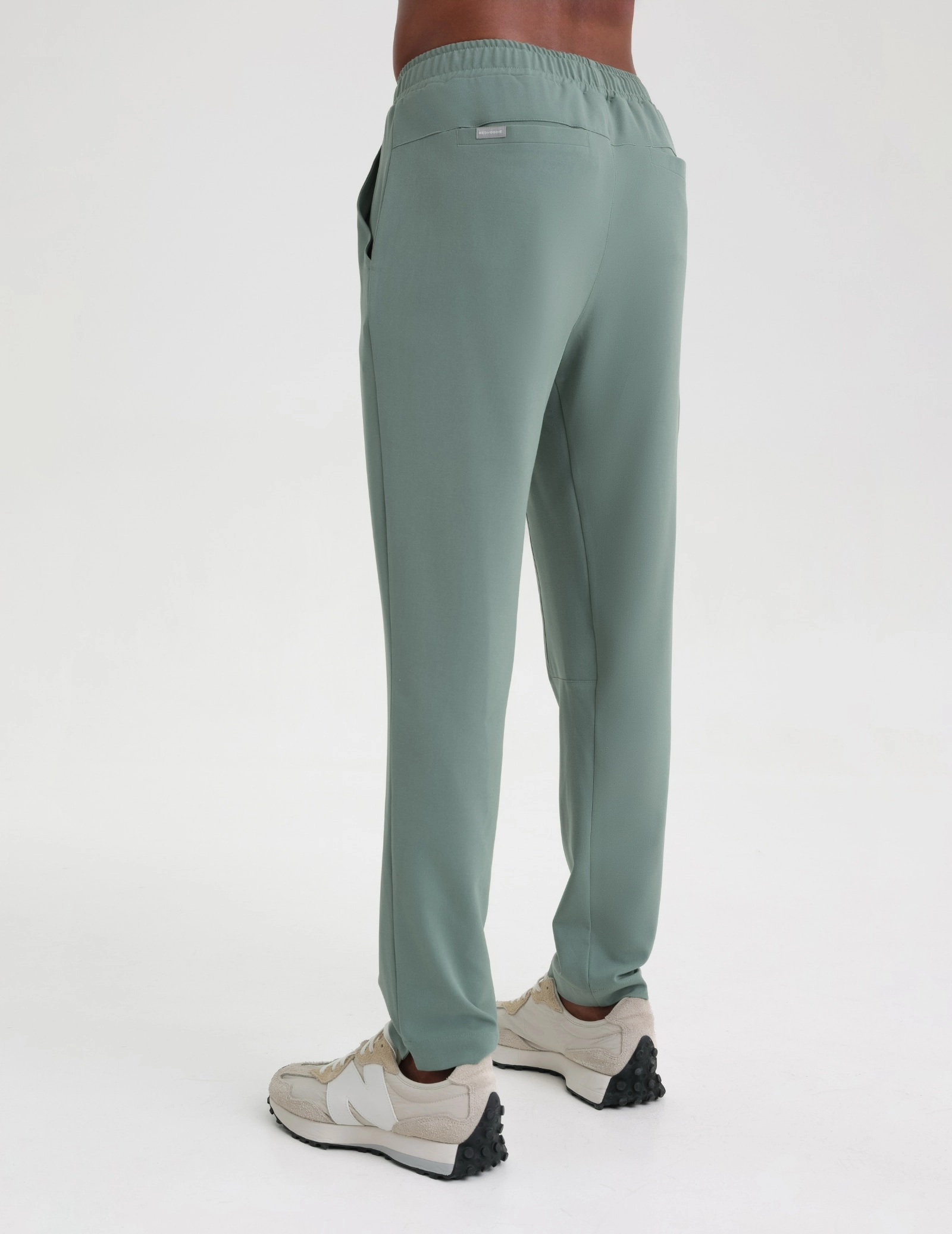 Pantaloni basic pentru bărbați - DUSTY GREEN Pantaloni basic pentru bărbați - DUSTY GREEN